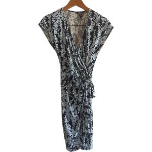 Maggy London Mini Wrap‎ Dress Women's Size 2 Blue Floral Jersey Knit NWT